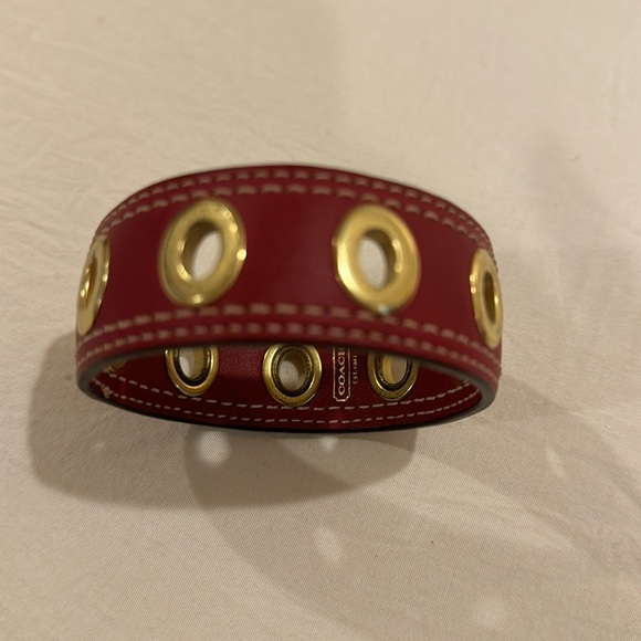 Stunning NEW Coach Leather Gromet Bangle Stackable Bracelet Red w/Gold Hardware - Picture 2 of 4
